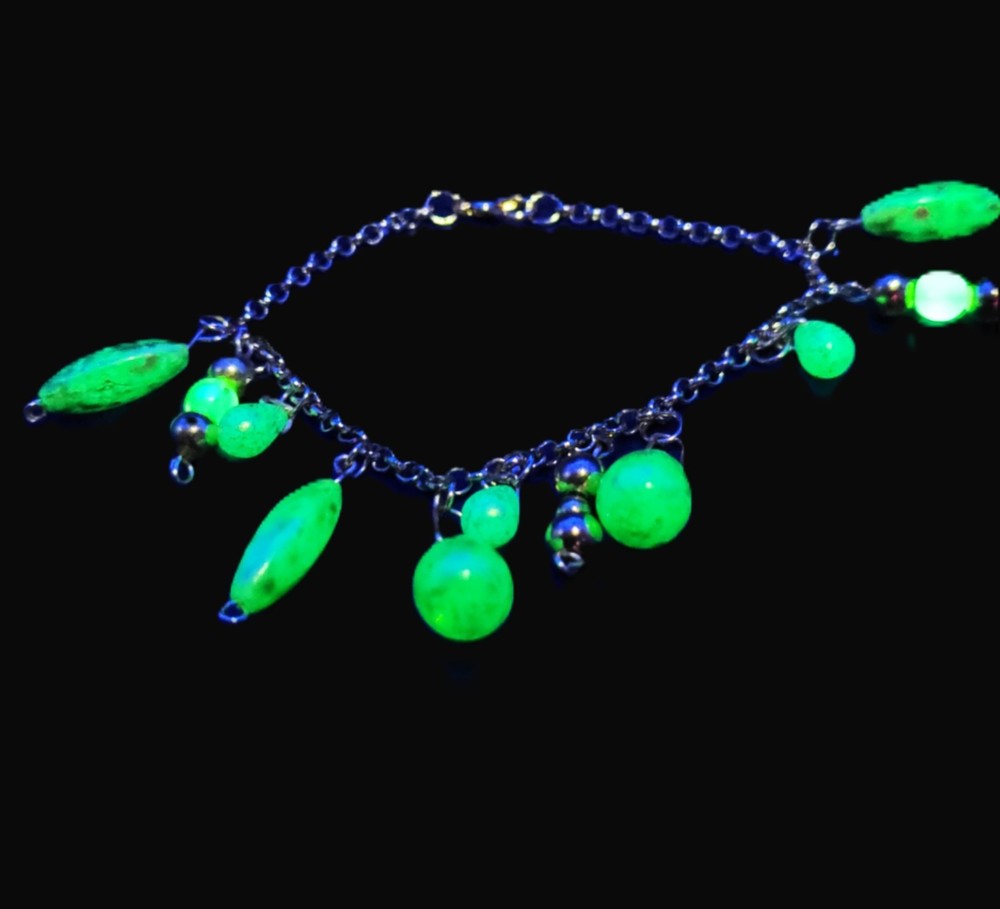 Uranium glass bead blue and green gold washed dangle 8″ bracelet on Rolo chain