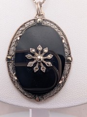 Vintage~**OVAL ONYX & MARCASITE PENDANT**~Sterling Silver~11 GRAMS~24″ Box Chain