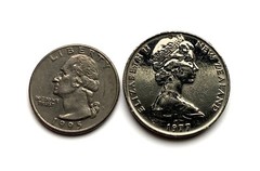 1979 New Zealand 20 Cents coin pendant Kiwi bird Wellington Marae Koruru n000256