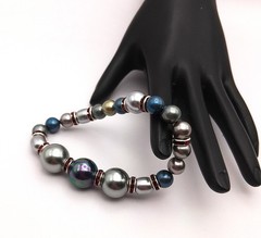 Enchanting South Sea Pearls Grays, Blues Red Accents Beaded Bracelet
