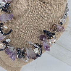 ROUGH AMETHYST CRYSTALS FRESHWATER PEARLS NECKLACE WITH MAGNET CLOSURE (19.5 in)