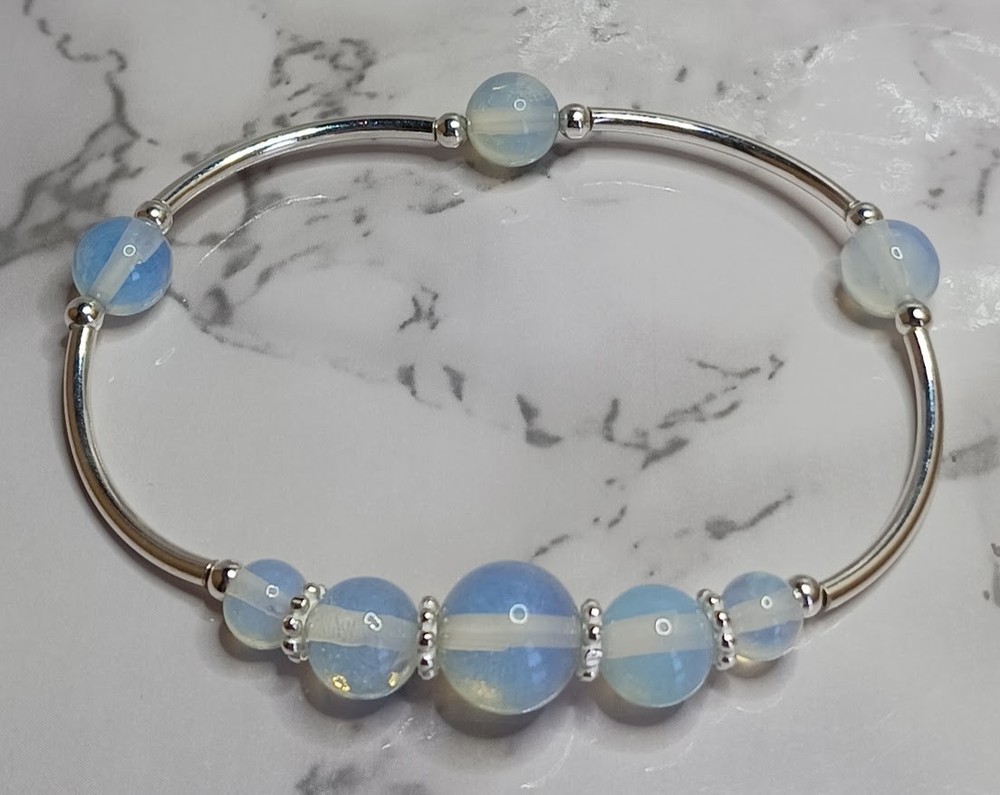 Handcrafted Bracelet – Opal Beads and Silver-Plated Curved Bars on Stretch Cord
