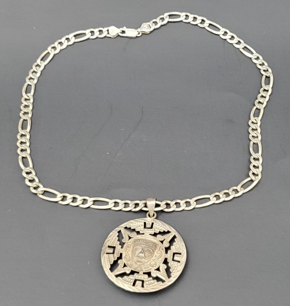 20 inch Milor 925 silver chain with a Mexican 925 Silver mandilion 1 3/4 inch