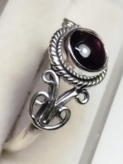 GARNET CAB IN TRENDY FILIGREE & HALO SET STL. SILVER.925 RING SIZE 8.25-8.5