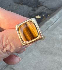 VINTAGE 14K YELLOW GOLD TIGER EYE RING UNUSUAL CUT /DESIGN STONE MODERN LOOK