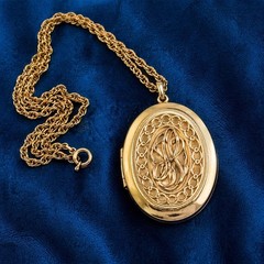 Vintage Sarah Coventry Gold Tone Oval Locket Necklace, Victorian Statement Penda