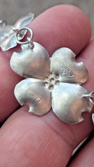 Vintage Stuart Nye Sterling Silver 3 Dogwood Flower w/ Leaves Necklace 16″