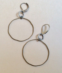 NEW ANTIQUE GOLD TONE SILVER SUNDANCE CHARM ARTISAN CIRCLE EARRINGS