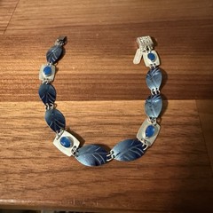 Holly Yashi Signed Blue Niobium Leaves Sterling Blue Stone Bracelet 7.25″
