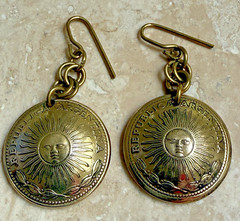 20mm SOL ARGENTINA 1 PESO SUN FACE COIN DOME DANGLE EARRINGS GOLD/BRASS-TONE