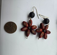 New Artisan Handmade Wooden Seeds Bead Flower Necklace Earrings Set