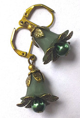 HUNTER GREEN FLOWER Acrylic & Glass pearl earring BRONZE LEVER BACK #ACTA