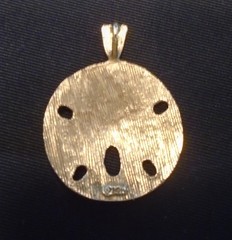 Vintage SAND DOLLAR 14 KARAT YELLOW GOLD PENDANT