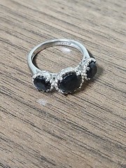 Womans Ring Round Color black Three Stone Sterling 925 Size 9 ESTATE FIND