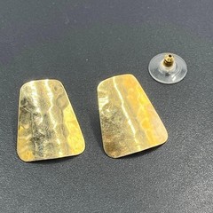 14k Yellow Gold Hammered Textured Trapezoid Shape Flared Artisan Earrings 2.1 gr