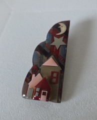 Vintage House Pins Lucinda Yates Man in the Moon Face Star Wall Wavy Brooch