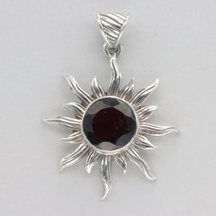 Faceted Red Round GARNET Sun / Star Pendant – 925 STERLING SILVER Necklace #50e