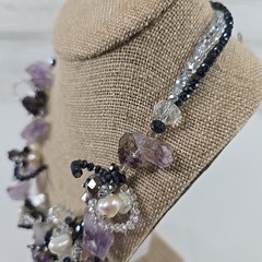 ROUGH AMETHYST CRYSTALS FRESHWATER PEARLS NECKLACE WITH MAGNET CLOSURE (19.5 in)
