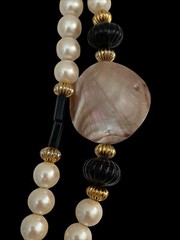 VTG Mother Of Pearl Parrot Necklace Faux Pearls Double Strand W/ Earrings Set