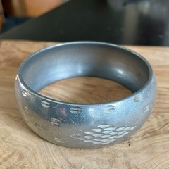 2-5/8″ Pewter Metal Round Bangle Bracelet w Primal Pattern Cut Aways
