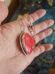 BEAUTIFUL Artisan Ornate Sterling Silver Red RosalitaAmethyst, signed oval link.