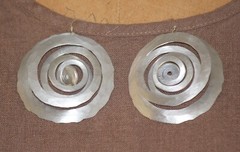 ANTIJOYAS Handmade ART-2-WEAR Hammered Aluminum TCHAI EARRINGS 3D Swirl CEP69