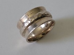 Vintage Brutalist Artisan Hammered Middle Wide Band Sterling Silver 925 Ring
