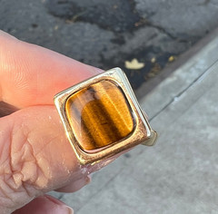VINTAGE 14K YELLOW GOLD TIGER EYE RING UNUSUAL CUT /DESIGN STONE MODERN LOOK