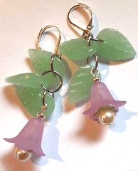 LAVENDER ACRYLIC Flower Glass Pearl & LEAF dangle earring SP LEVER BACK
