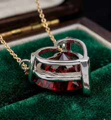 Lovely 10.20 Ct Certified Red Diamond Pendant, Tariffs FREE & matching Studs.