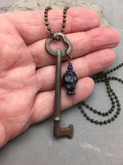 Antique Skeleton Key & Black Stone Skull Head Pendant Necklace 24″ Ball Chain