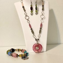 jewelry artisan 3 pc set pink glass pendant and matching earrings and braclet