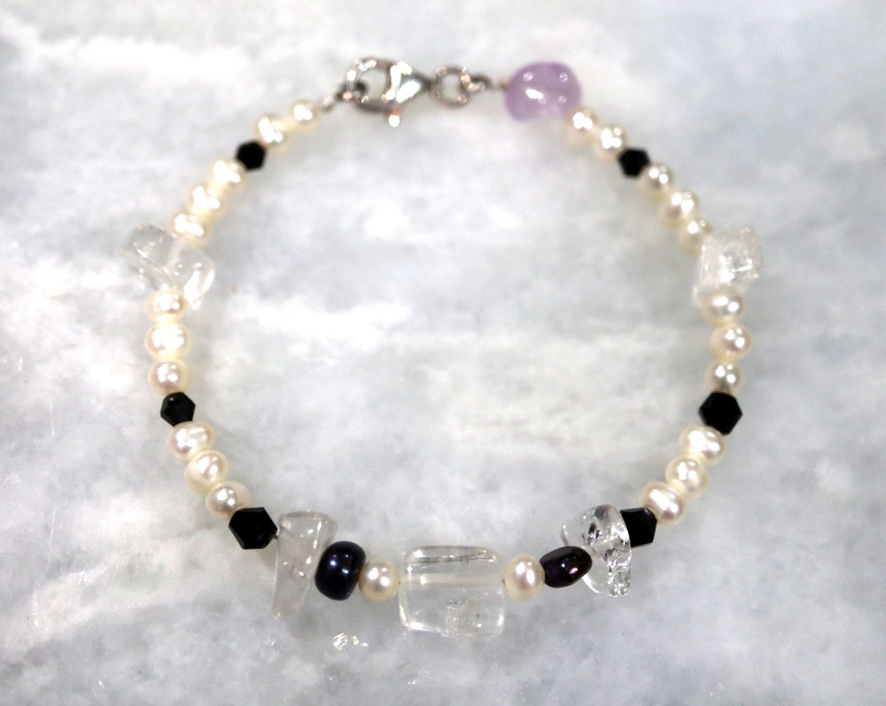 Pretty Sterling Silver Pearl Quartz Crystal & Amethyst Beaded Bracelet Lnth 18cm