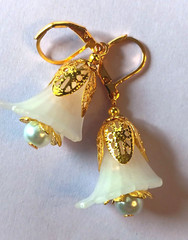 WHITE TRUMPET FLOWER Filigree & Glass Pearl ACRYLIC earring GP LEVER BACK XX