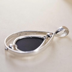 vintage handmade sterling 925 silver spinner teardrop pendant with black onyx