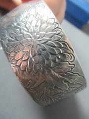 NIB Salisbury Pewter November Cuff Bracelet – Flower Chrysanthemum – j4 beh