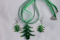 Christmas Tree w/Green Ribbon Lampwork Earring & Necklace Costume Jewelry Set