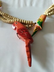 Vtg Hand Painted Wooden Parrot Necklace 7 Parrots, 28 in. Long.