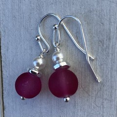 Min Favorit Fuchsia Pink Sea Glass, White Freshwater Pearl & Silver Pl Earrings