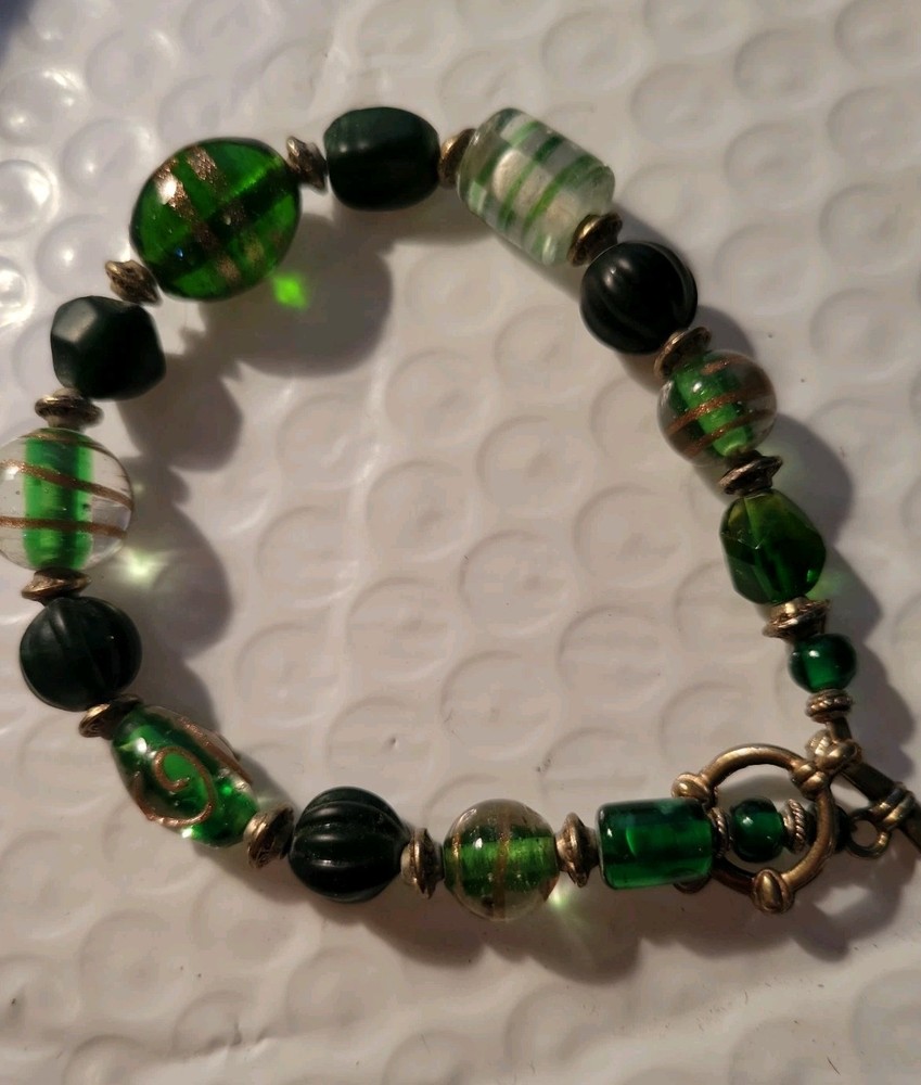 New Green Artisan Glass Bead Bracelet gold color toggle clasp 8.5 Inch Length