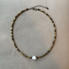 FACETED GREEN GARNET & Mother Of a PEARL Nugget Dainty Choker Necklace 16.75”