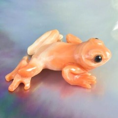 Frog Apricot Trumpet Shell Carving Art Sculpture for Collection or Jewelry 5.03g
