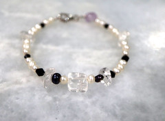 Pretty Sterling Silver Pearl Quartz Crystal & Amethyst Beaded Bracelet Lnth 18cm