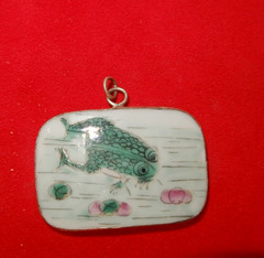 Jewelry – Porcelain Pendant with Frog & Lily Pad Scene – China – 1 3/4″ x 1 1/2″